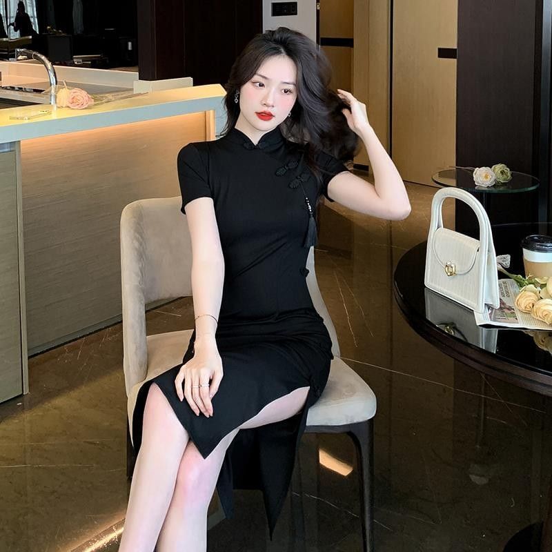Short-Sleeve Stand Collar Plain Frog Buttoned Slit Midi Sheath Qipao