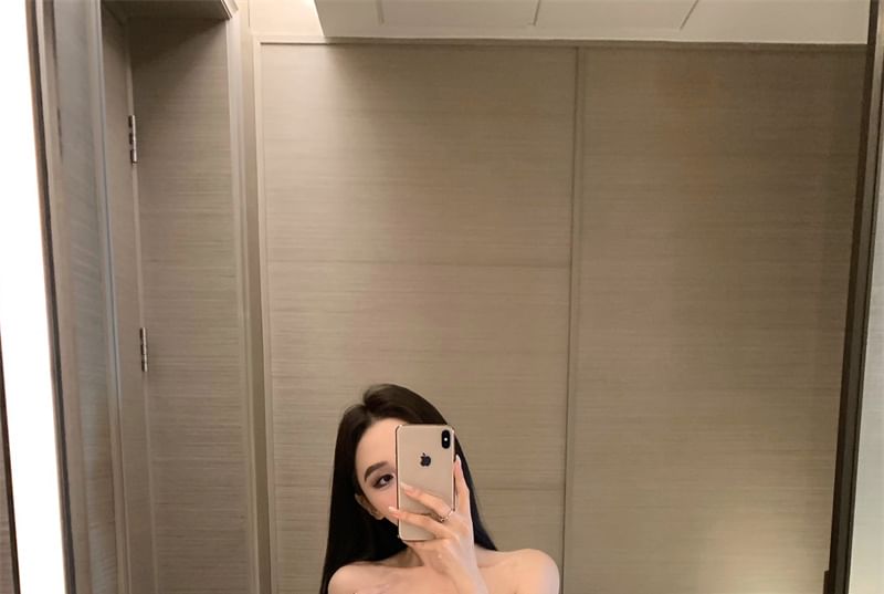 Off-Shoulder Short-Sleeve Bodycon Maxi Dress in Solid Color