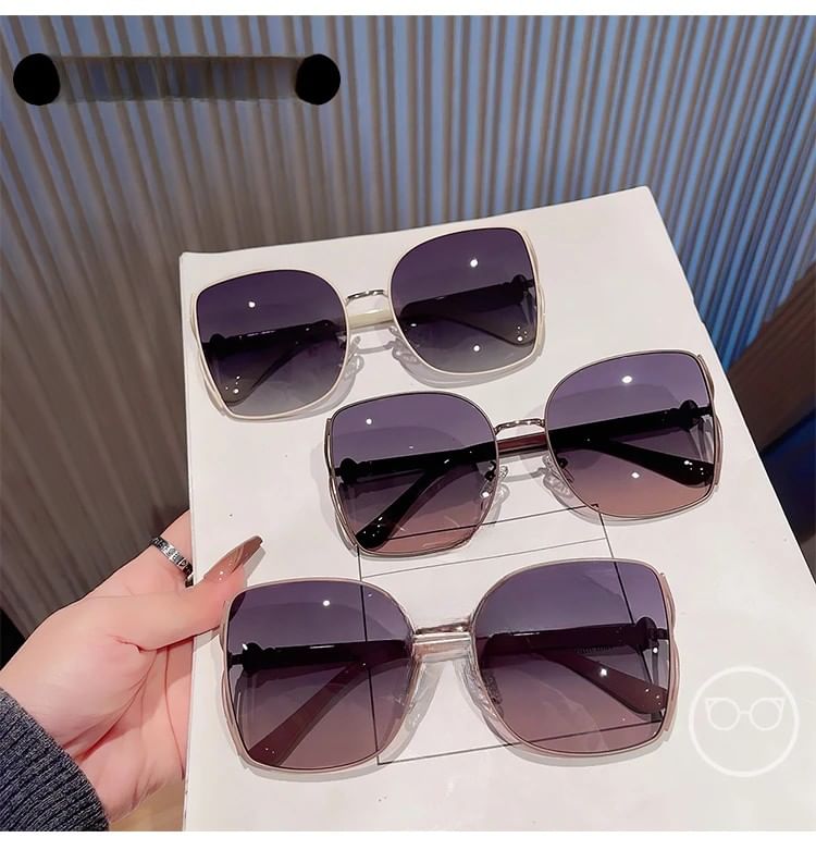 Oversized Square Metal Frame Polished Sunglasses / Case / Pouch / Cleaning Cloth / Set