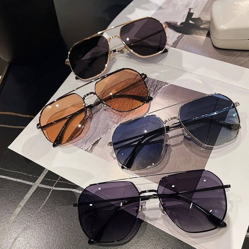 Double Bridge Metal Frame Polished Sunglasses / Case / Pouch / Cleaning Cloth / Set