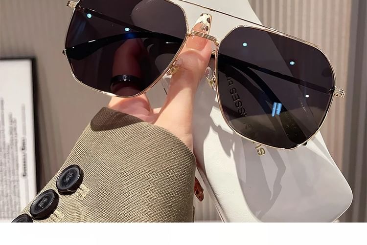 Double Bridge Metal Frame Polished Sunglasses / Case / Pouch / Cleaning Cloth / Set