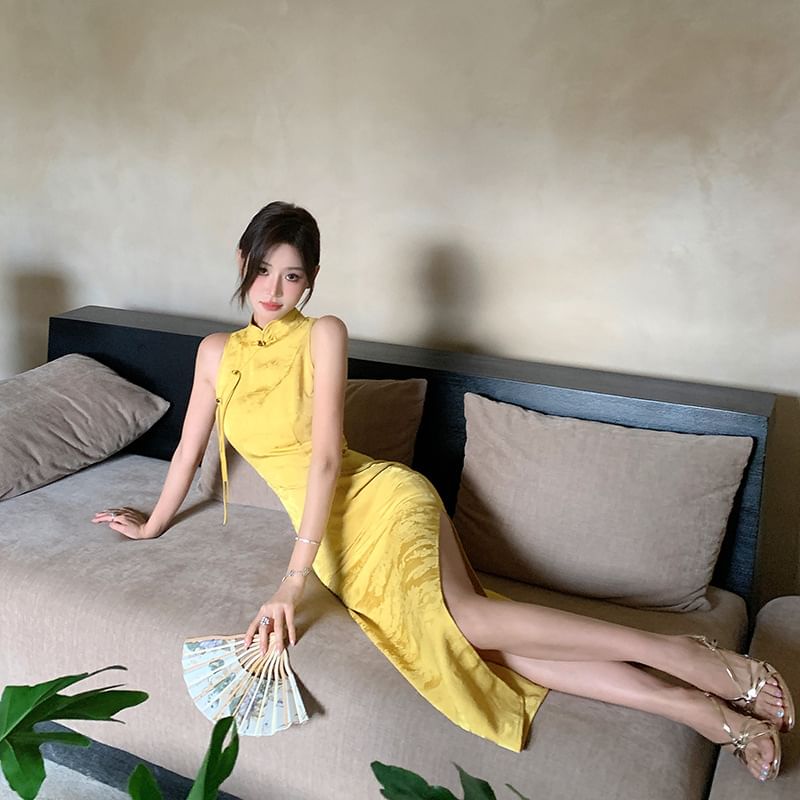 Sleeveless Jacquard Slit Midi Qipao