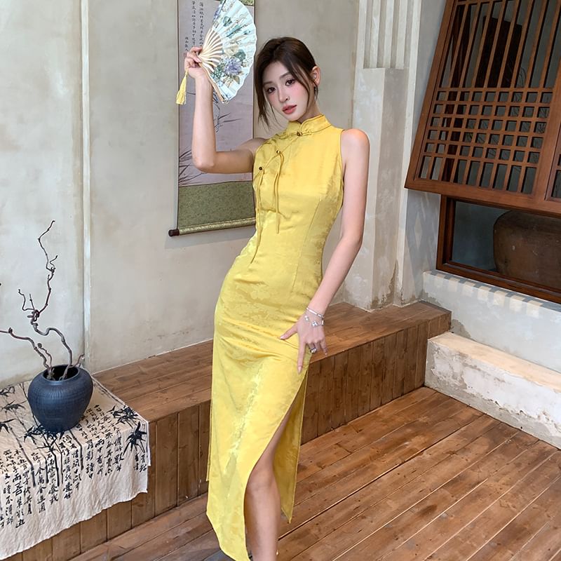 Sleeveless Jacquard Slit Midi Qipao