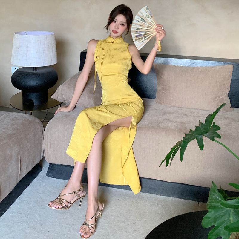 Sleeveless Jacquard Slit Midi Qipao