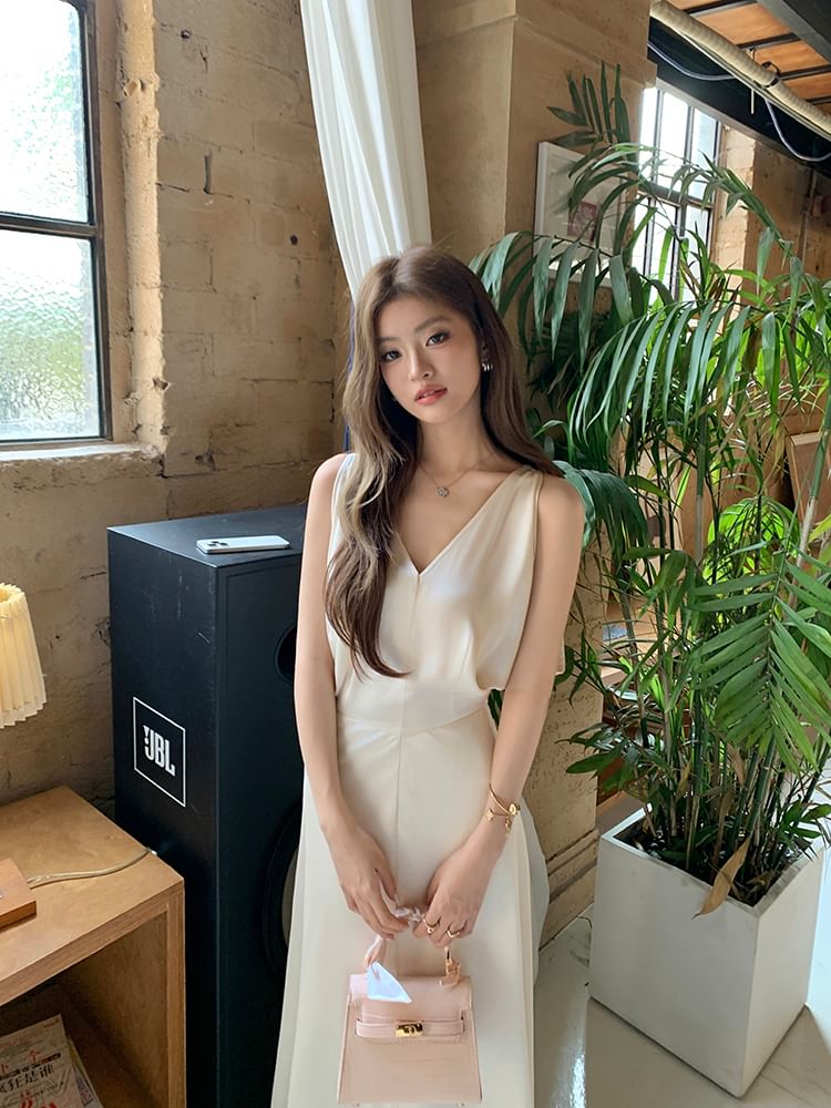 V-Neck Ruched A-Line Maxi Dress, Sleeveless