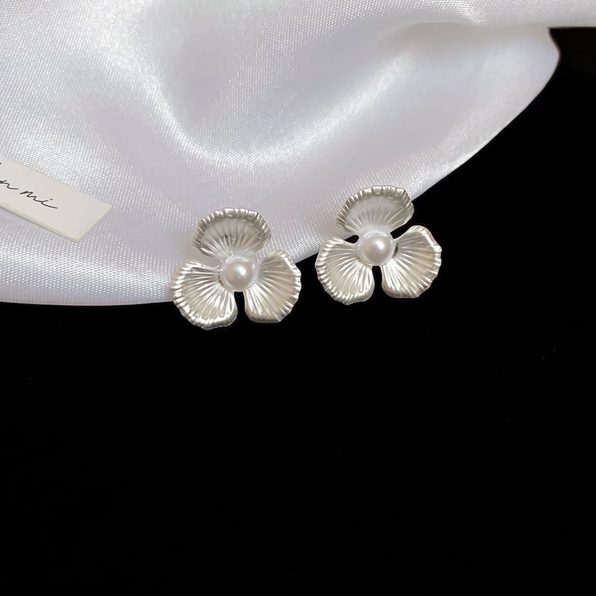Flower Faux Pearl Stud Earring