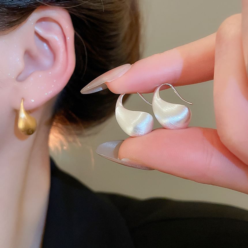 Droplet Hook Stud Earring