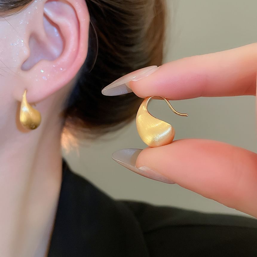 Droplet Hook Stud Earring