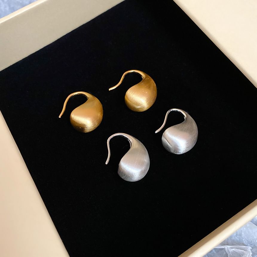 Droplet Hook Stud Earring