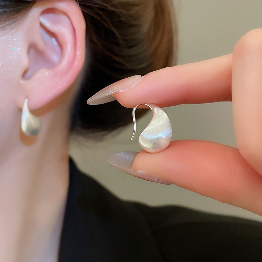 Droplet Hook Stud Earring