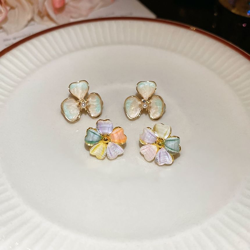 Faux Pearl Shell Flower Stud Earring
