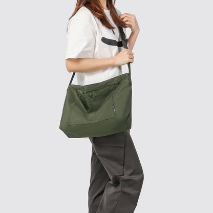 Lightweight Zip Plain Messenger Bag