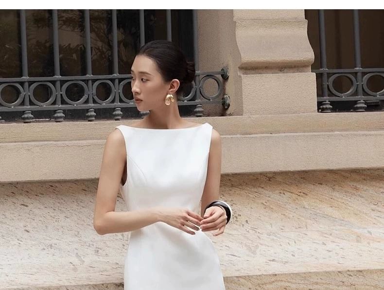 Sleeveless Boat Neck Plain Panel Mesh A-Line Wedding Gown