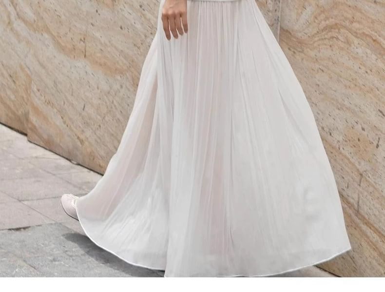 Sleeveless Boat Neck Plain Panel Mesh A-Line Wedding Gown
