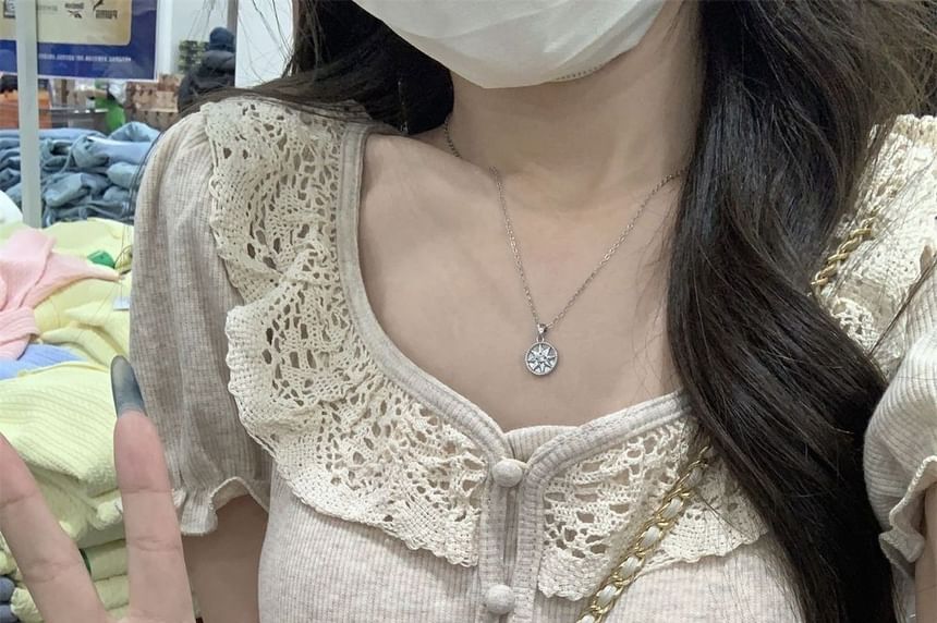 Puff-Sleeve Lace Trim Button Slim Fit Tee