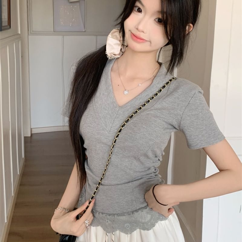 Short-Sleeve V-Neck Lace Panel Ruched Slim Fit Crop Tee