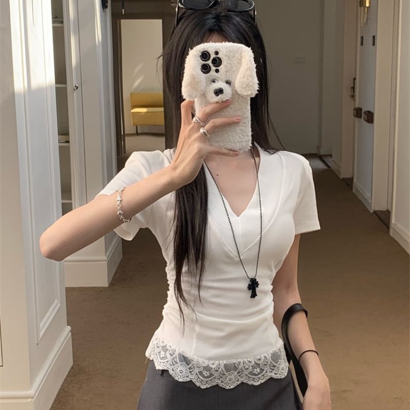 Short-Sleeve V-Neck Lace Panel Ruched Slim Fit Crop Tee