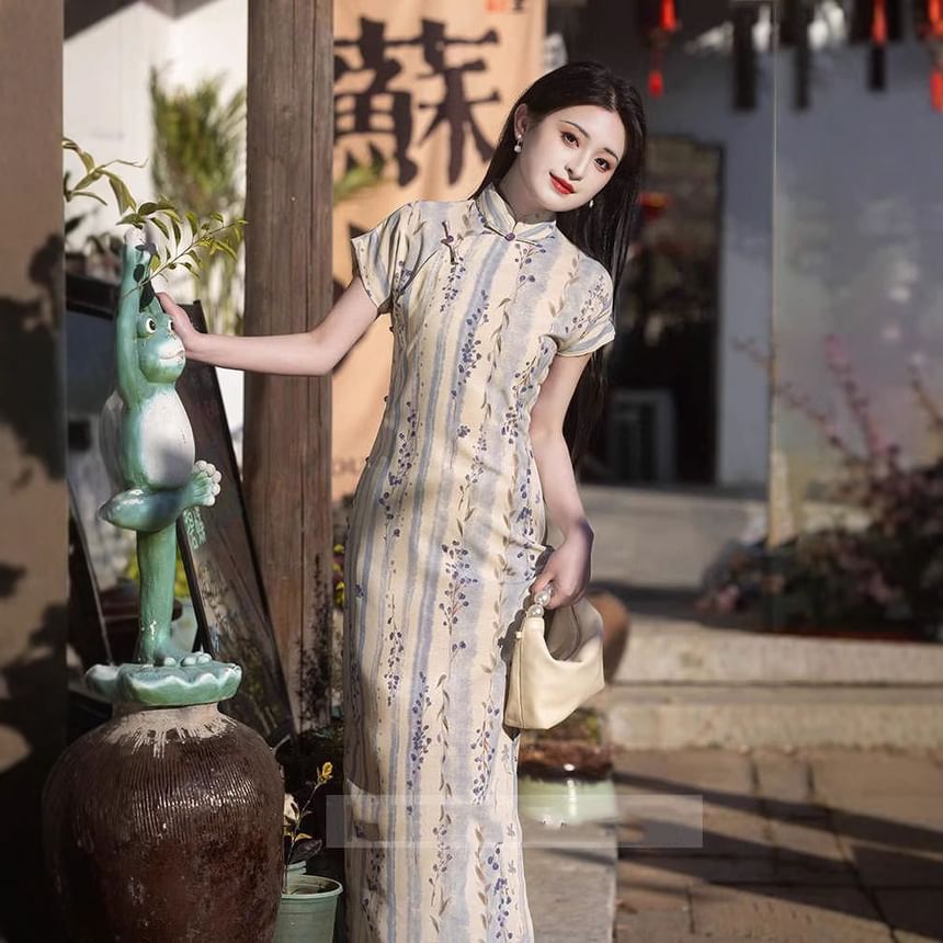 Short-Sleeve Floral Print Midi Qipao