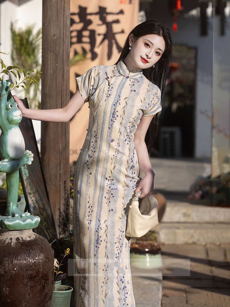 Short-Sleeve Floral Print Midi Qipao