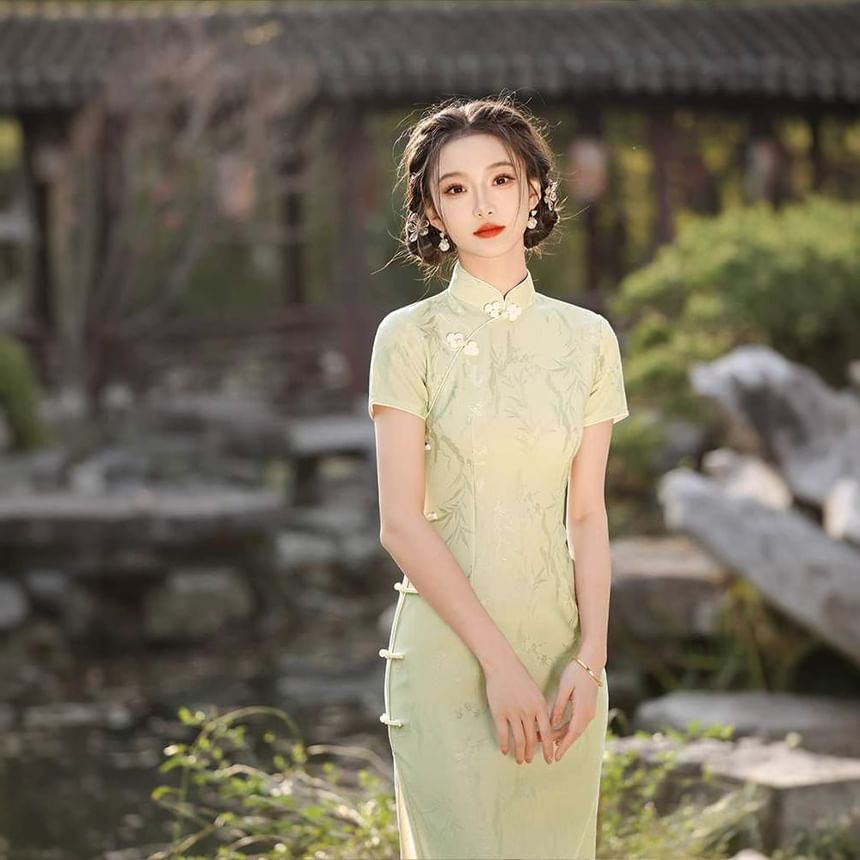 Short-Sleeve Floral Jacquard Midi Qipao