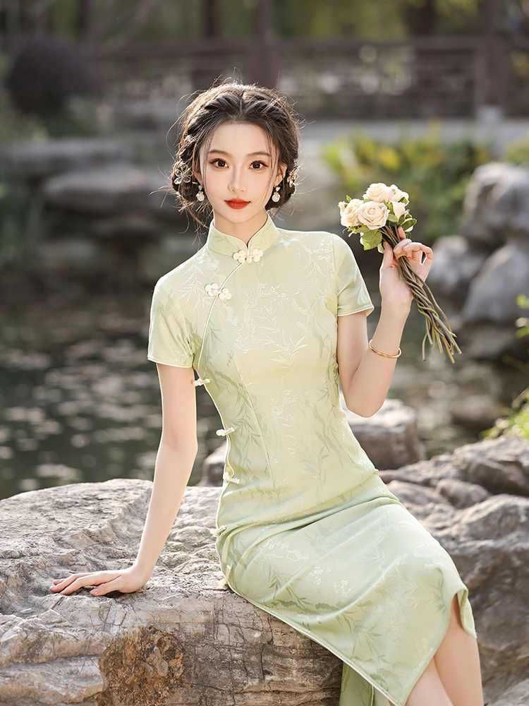 Short-Sleeve Floral Jacquard Midi Qipao