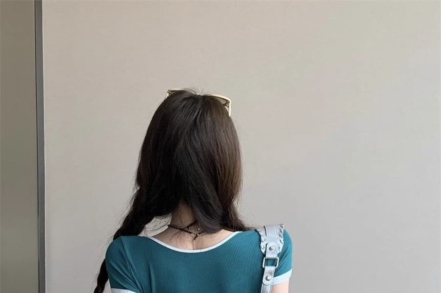 Short Sleeve Color Block Lace Up Back Slim-Fit Crop Top