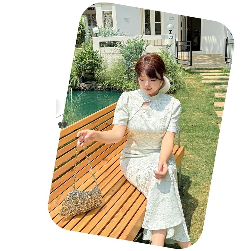 [XL-4XL] Short Sleeve Keyhole Floral Midi Qipao