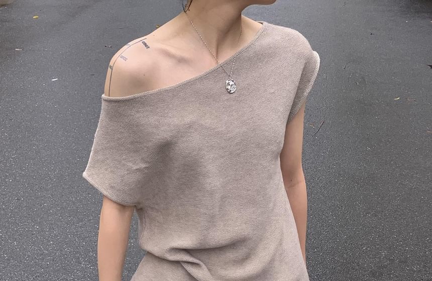 Short-Sleeve Knit Off-Shoulder Plain Top