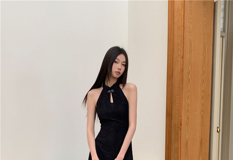 Sleeveless Halter Plain Midi A-Line Qipao