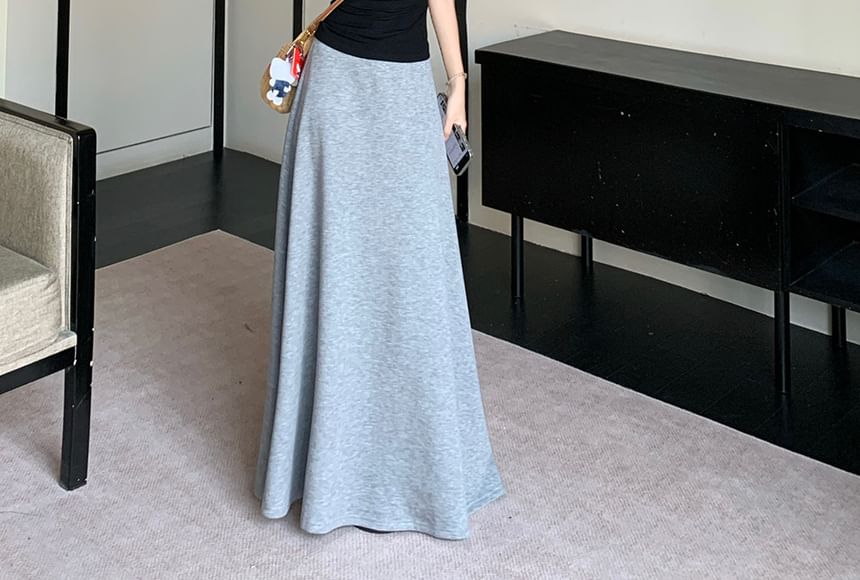 Short-Sleeve Crew Neck Tee with High-Rise Smooth Flared Long Skirt