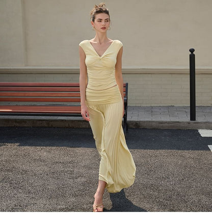 Sleeveless V-Neck Ruched Top Paired with Mid-Rise Flared Long Skirt