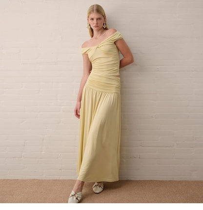 Sleeveless V-Neck Ruched Top Paired with Mid-Rise Flared Long Skirt