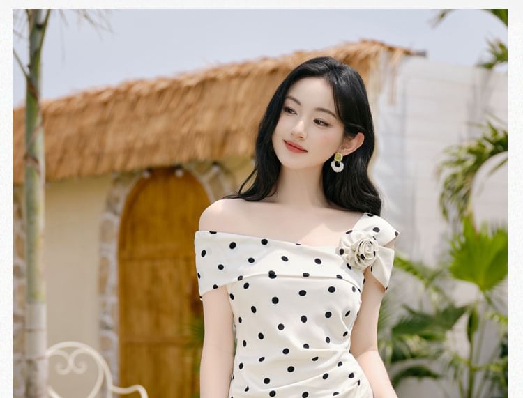 Short-Sleeve Square Neck Dotted Midi Bodycon Dress