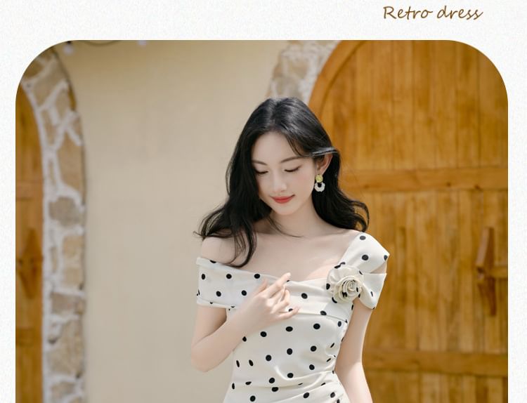 Short-Sleeve Square Neck Dotted Midi Bodycon Dress