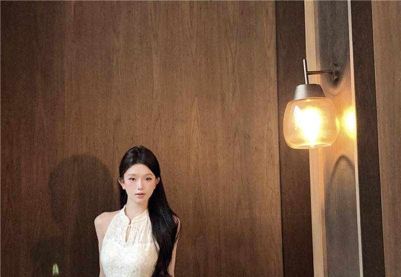Sleeveless Halter Jacquard Midi Qipao / Light Jacket