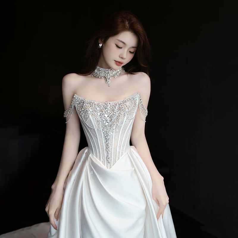 Set: Off-Shoulder Rhinestone Trained Slit Satin A-Line Wedding Gown + Choker