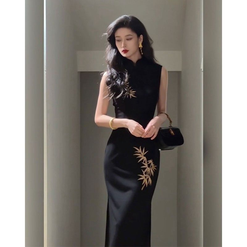 Sleeveless Mock Neck Floral Maxi Qipao