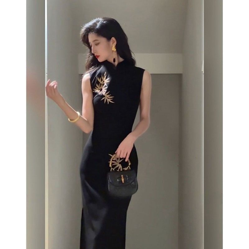 Sleeveless Mock Neck Floral Maxi Qipao