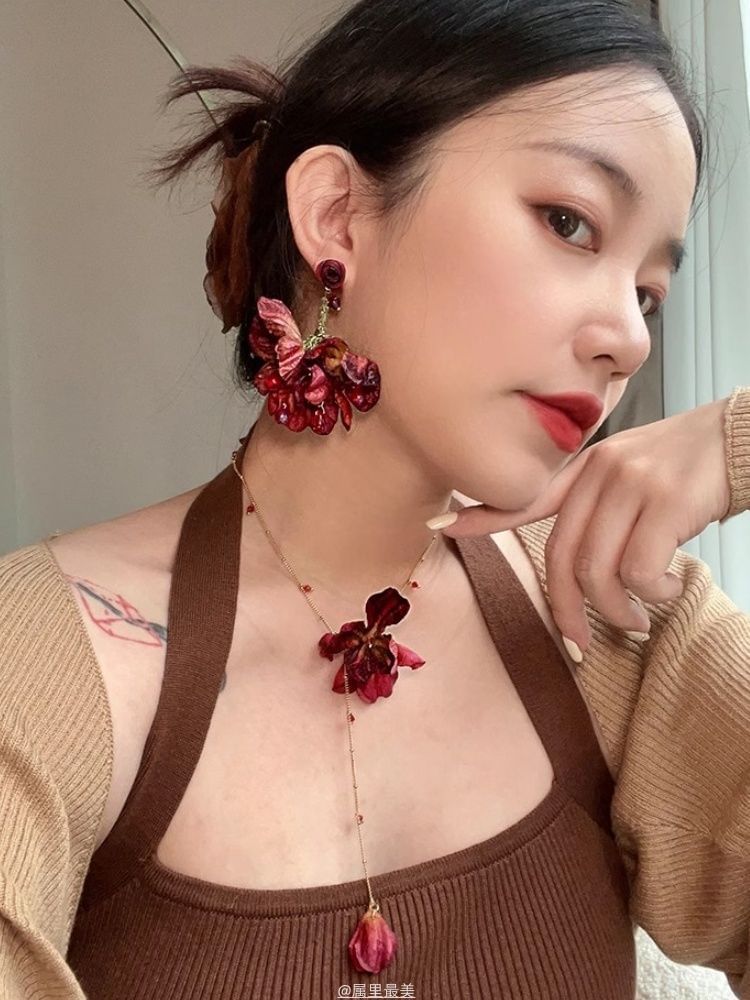 Alloy Lariat Petal Necklace