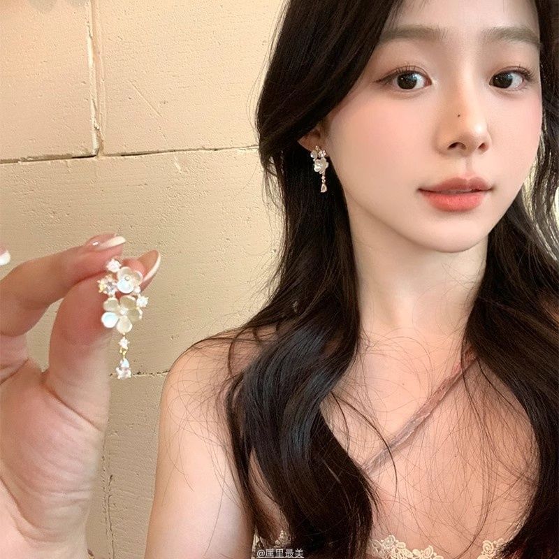 Rhinestone Alloy Floral Earring Drop