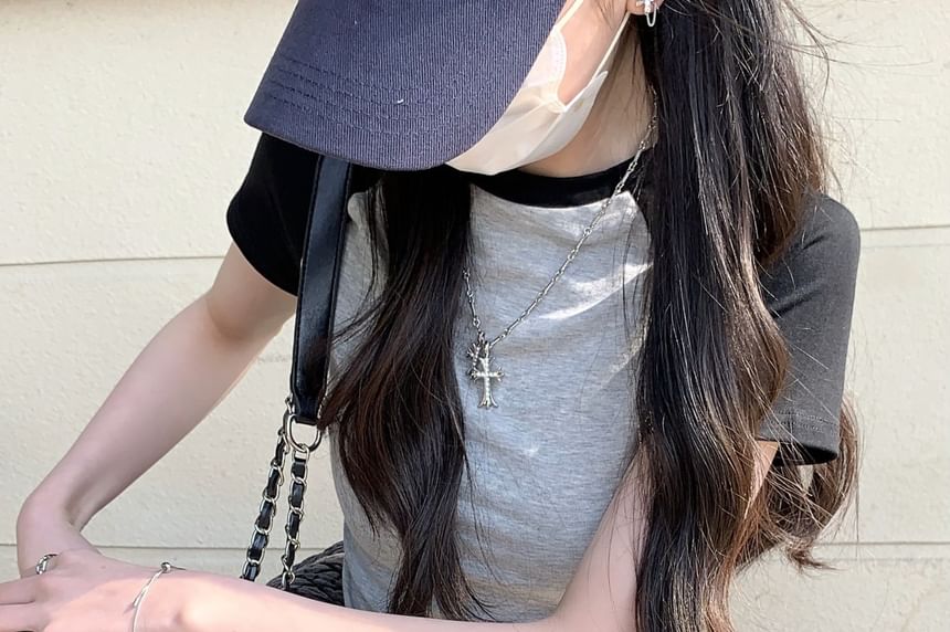 Raglan Crewneck Cropped Short-Sleeved Tee