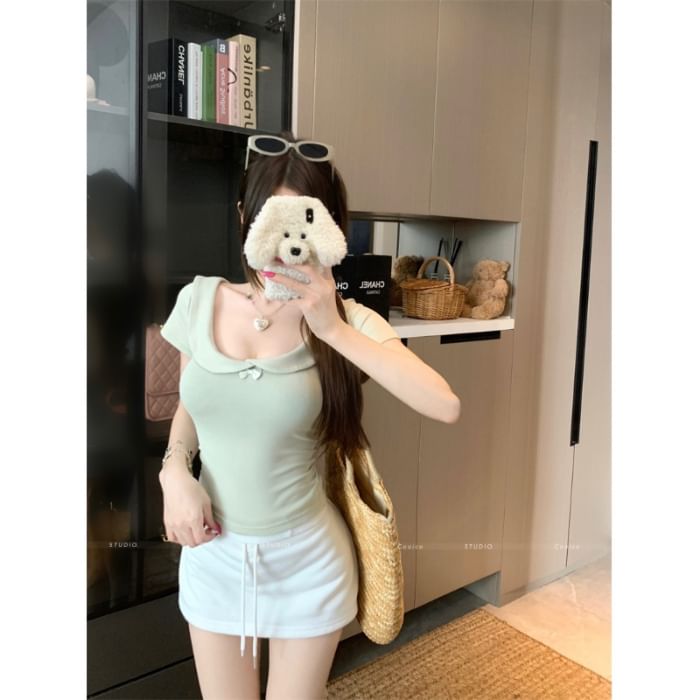 Plain Cropped Collared Tee with Short Sleeves