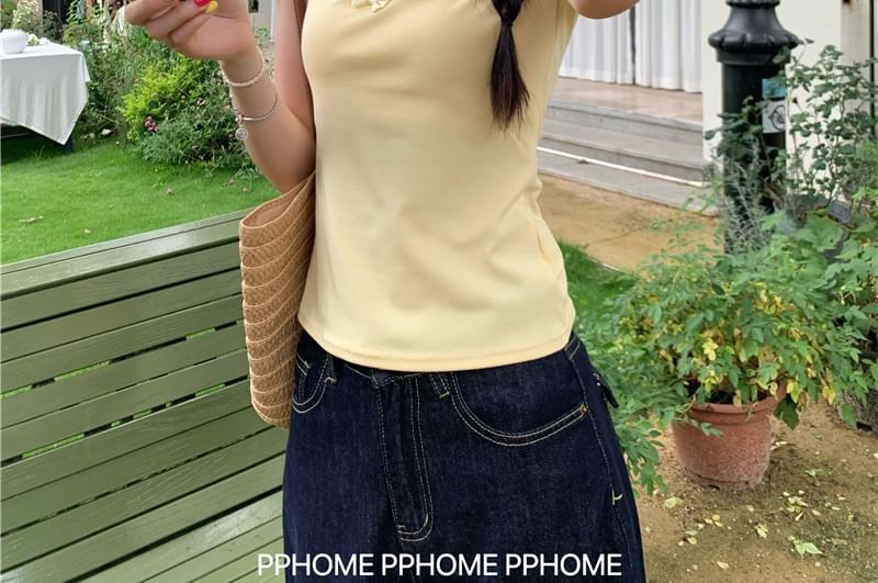 Plain Cropped Collared Tee with Short Sleeves