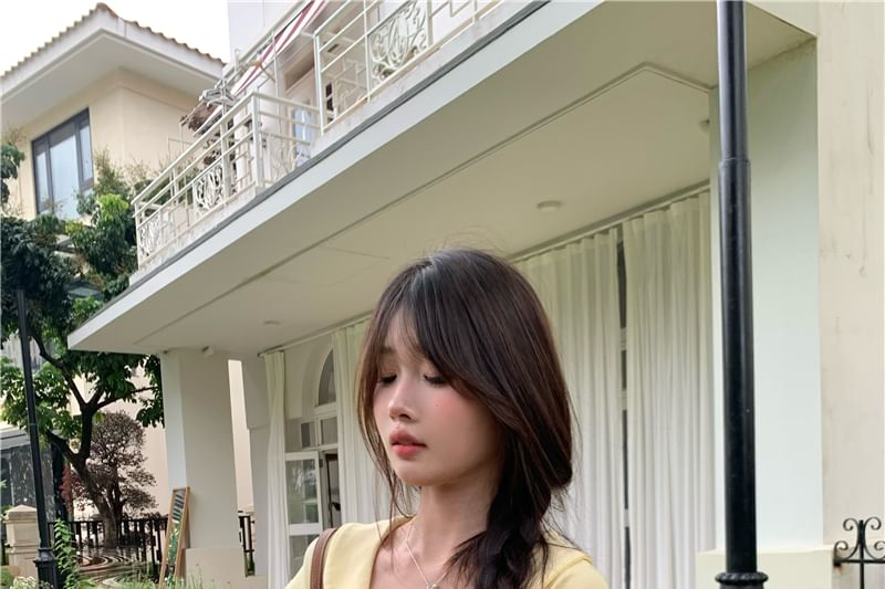 Plain Cropped Collared Tee with Short Sleeves