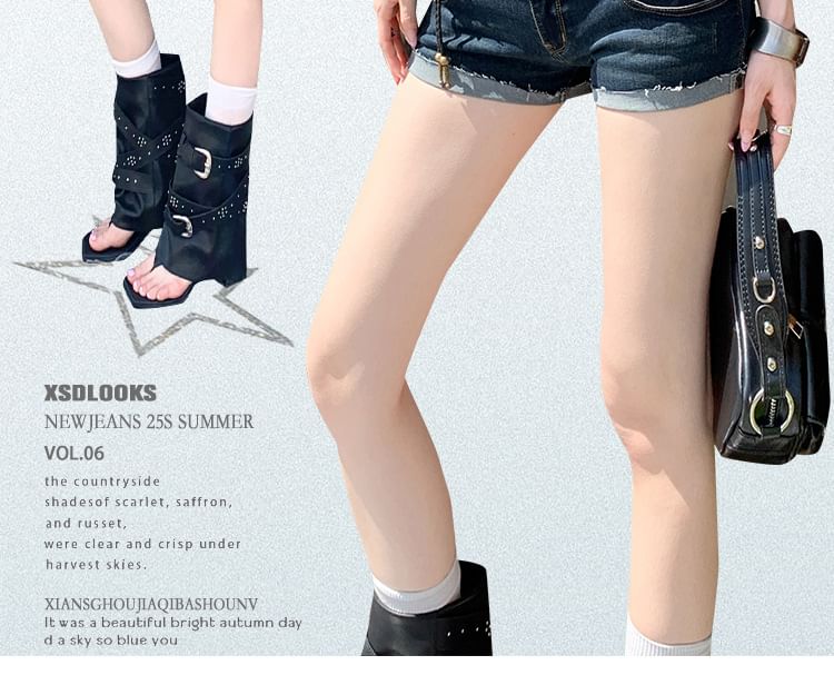 Low Rise Washed Frayed Denim Hot Pants