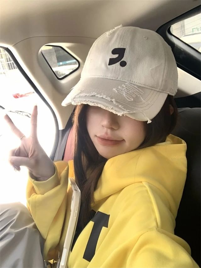 Distressed Baseball Cap Embroidered