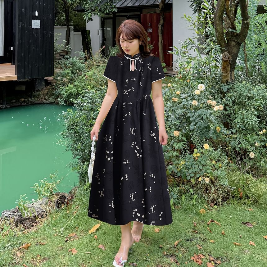Plus Size Short-Sleeve Floral Embroidered Midi A-Line Qipao