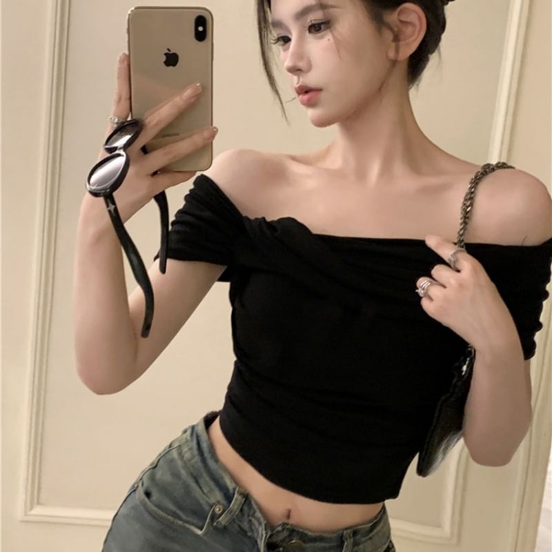 Cold-Shoulder Cropped Plain Mini Tee with Short Sleeves