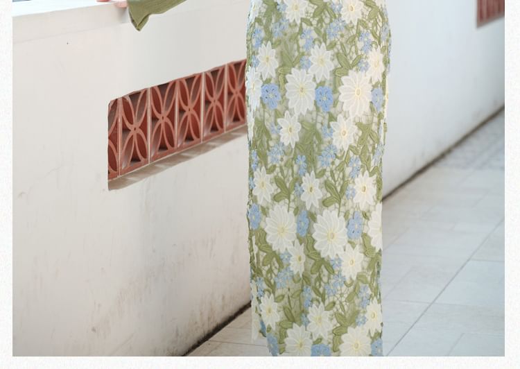 Sleeveless Stand Collar Floral Lace Maxi Sheath Qipao / Plain Crop Cardigan / Set