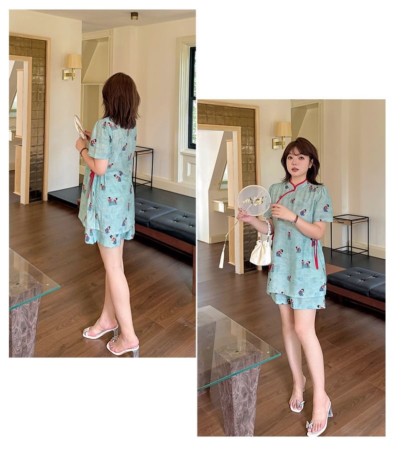 Plus Size Short-Sleeve Stand Collar Patterned Contrast Trim Tie Waist Blouse / Elastic Waist Wide Leg Shorts